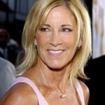 Chris Evert, ovarian cancer, cancer recurrence, early detection, robotic surgery, chemotherapy, Grand Slam, Australian Open, health awareness, CDC, family history, tennis legend, Jeanne Evert, holiday season.