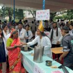 Resident doctors sell tea